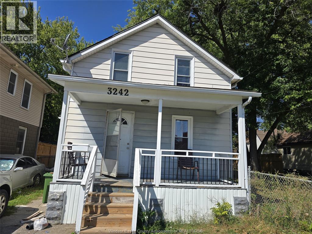 5-bedroom home in Sandwich near UWindsor Windsor Ontario investment property